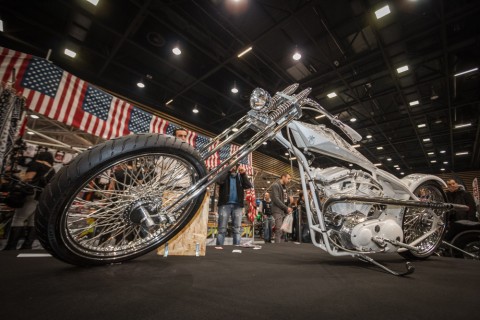 et pour plus d’infos et de photos de cette machine de rêve, c’est sur le blog de Cyril Huze (en anglais) dans le plus pur style Arlen NESS motorcycles